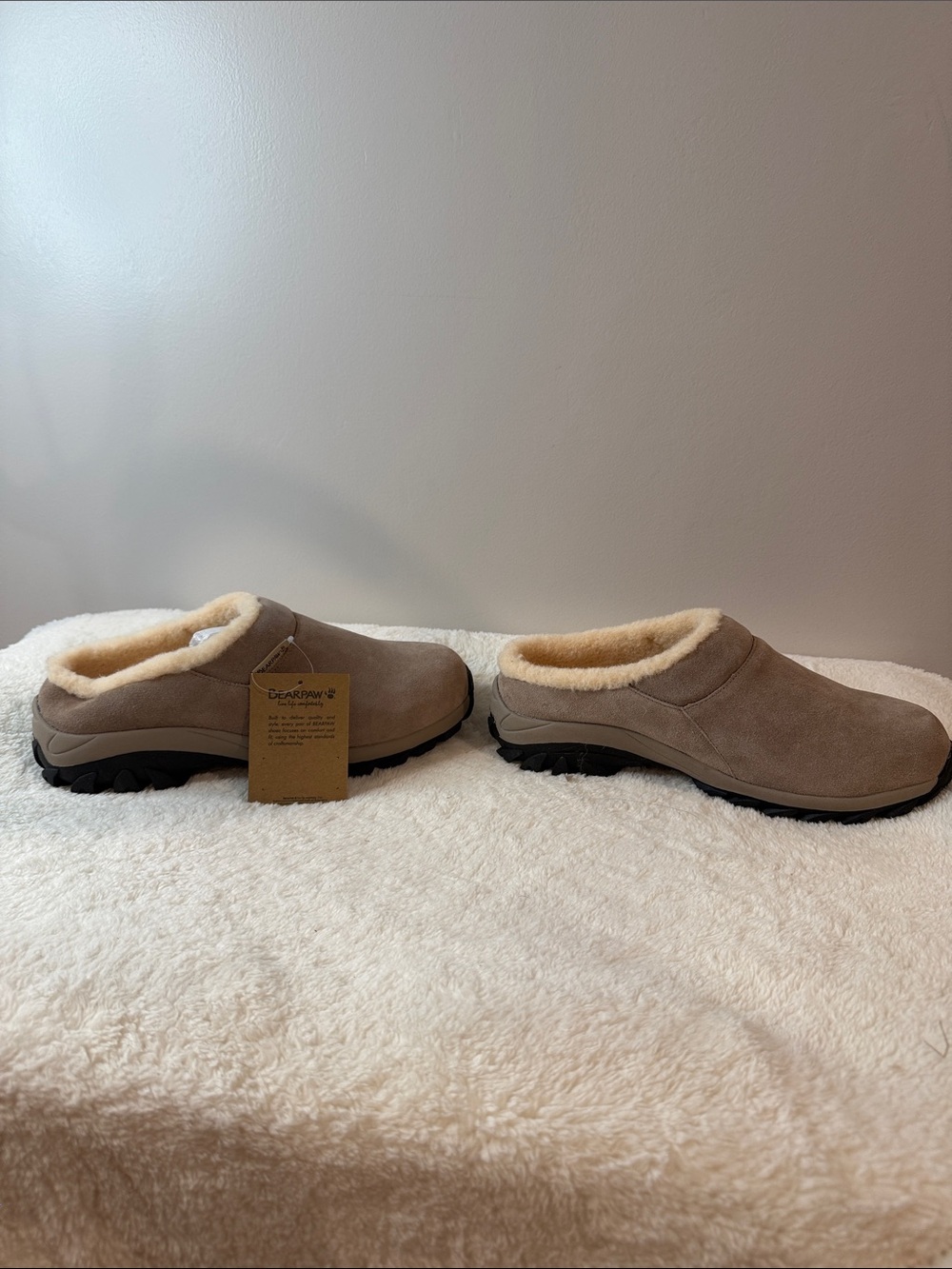 Bearpaw cow suede slip on(126)